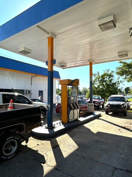 More Photos Of 355 W Main St, Lebanon Service Station For Sale