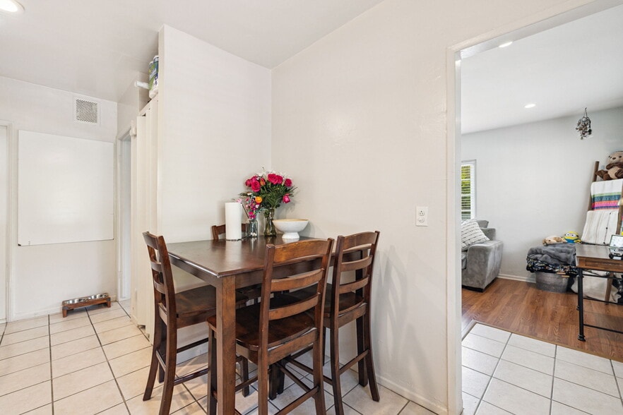 More Photos Of 1674 S Via Salida, Palm Springs Apartments For Sale