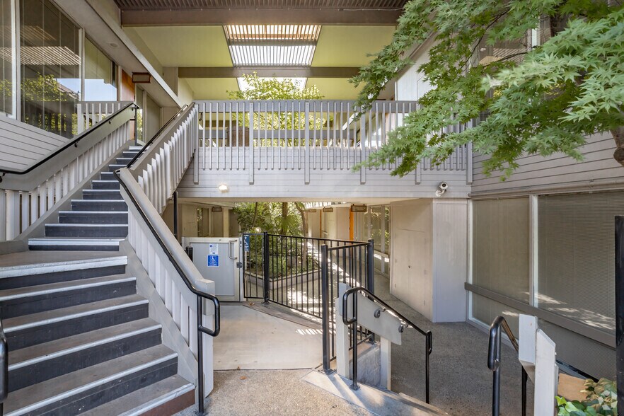 More Photos Of 2020 Hurley Way, Sacramento Office For Lease