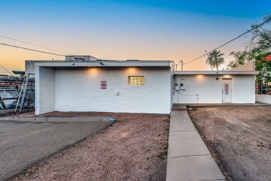 More Photos Of 135 N Country Club Dr, Mesa Office For Lease