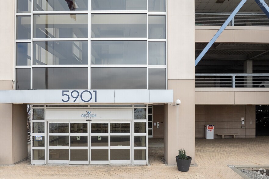 More Photos Of 5901 West Side Ave, North Bergen Office For Lease