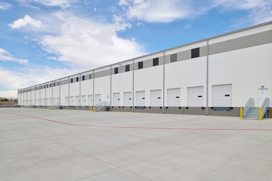 More Photos Of 8900 Escobar Dr, El Paso Distribution For Lease