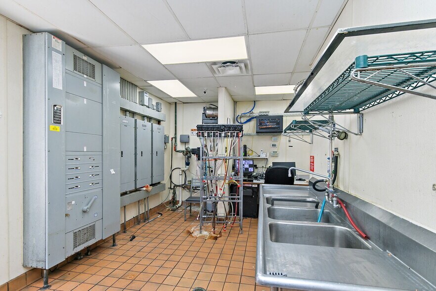 More Photos Of 240 Douglas Rd, Oswego Fast Food For Sale