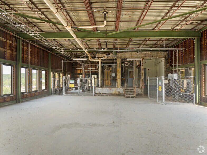 More Photos Of 931 Noble St, Anniston Office For Sale