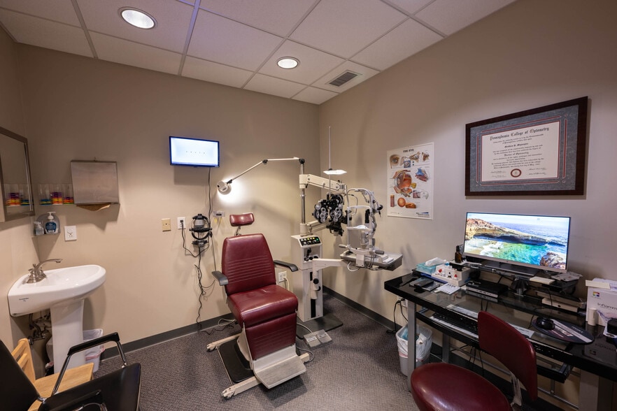 More Photos Of 706 Grape St, Whitehall Medical For Sale