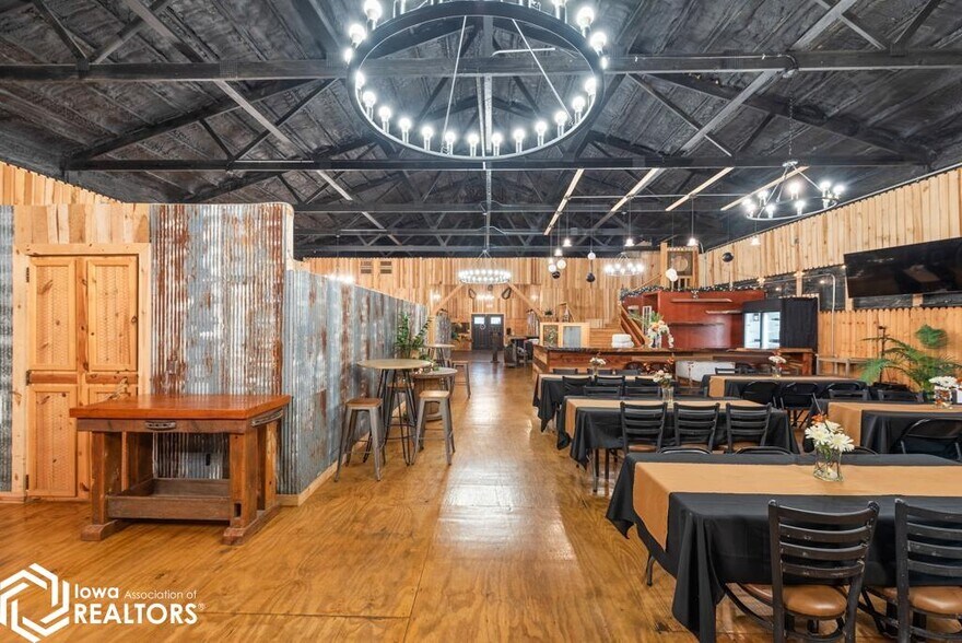 More Photos Of 110 E Union St, Unionville Restaurant For Sale