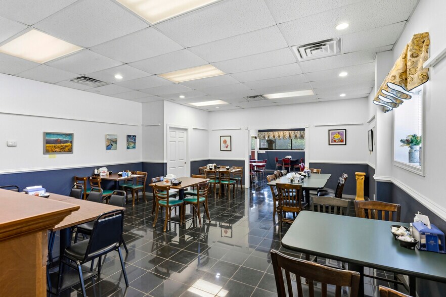 More Photos Of 522 N Main St, Farmville Restaurant For Sale