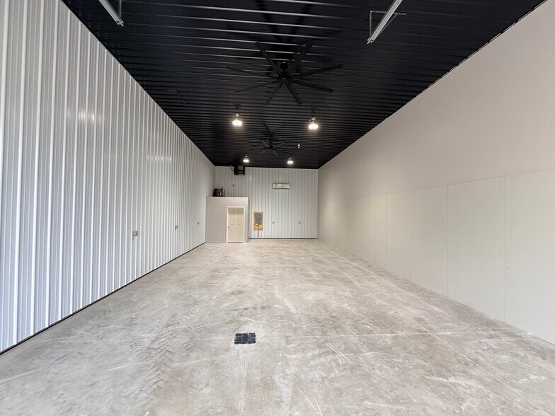 More Photos Of 1000 Enterprise Dr, Hastings Warehouse For Lease