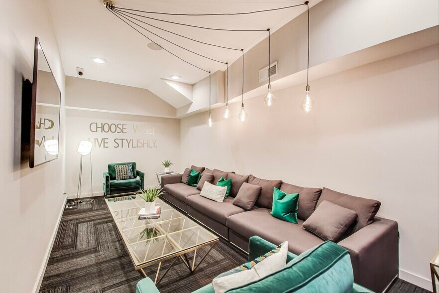 More Photos Of 730 N Wells St, Chicago Medical For Sale