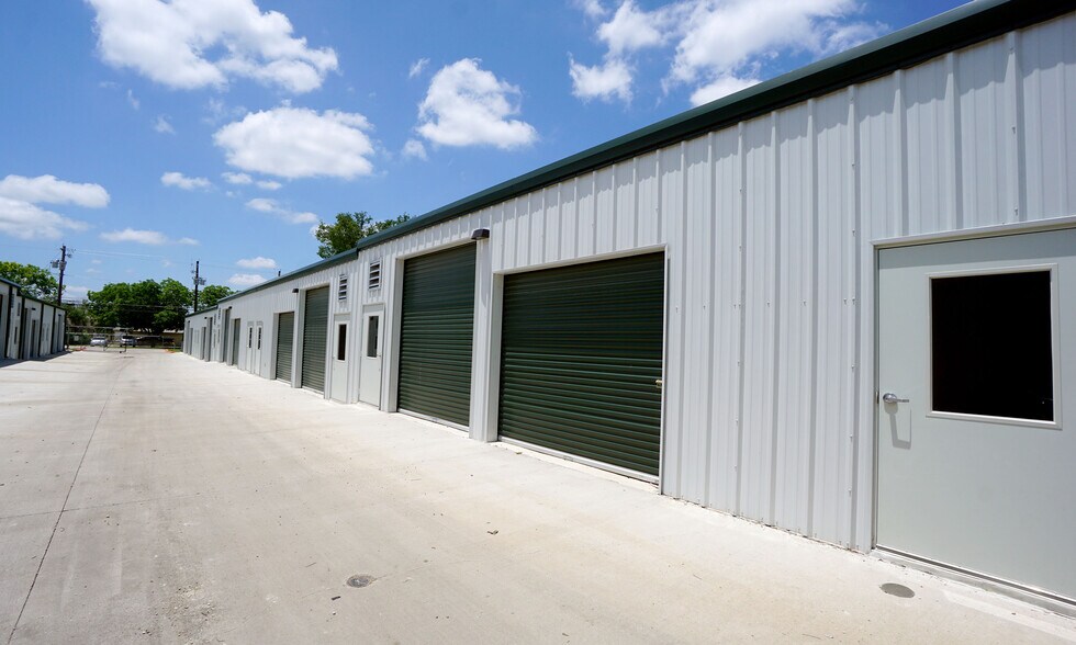 More Photos Of 1706 Dungan Ln, Austin Warehouse For Lease