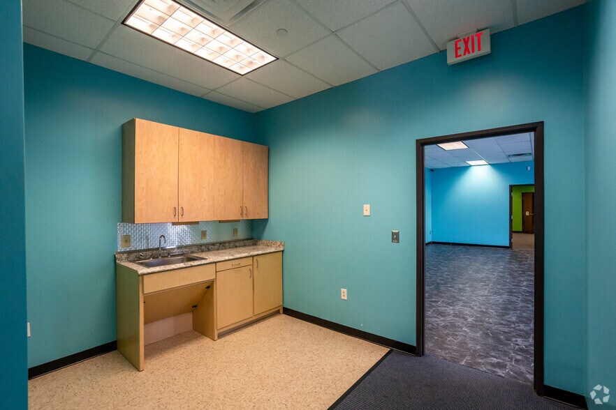 More Photos Of 202-204 N Dooley St, Grapevine Medical For Sale