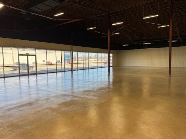 More Photos Of 2326 Russellville Rd, Bowling Green Freestanding For Lease