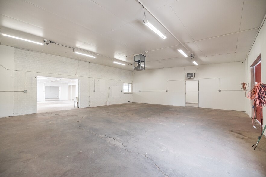 Primary Photo Of 2423 W Campbell Ave, Phoenix Warehouse For Sale