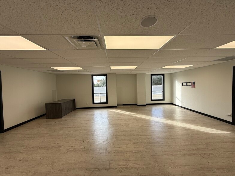 More Photos Of 6565 Beach Blvd, Jacksonville Loft Creative Space For Lease
