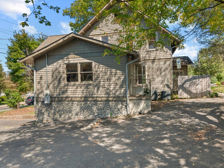 More Photos Of 99 Walnut St, Waynesville Office Residential For Sale