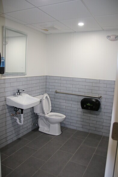 More Photos Of 640 Kreag Rd, Pittsford Office Residential For Lease