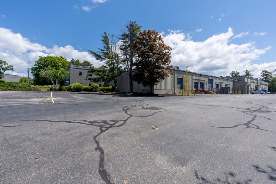 More Photos Of 645 Harvey Rd, Manchester Showroom For Lease