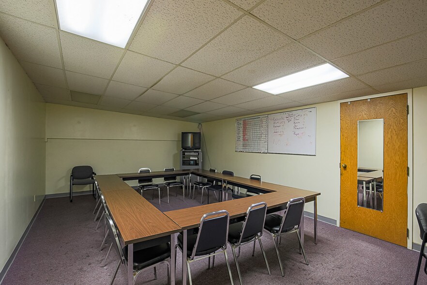 More Photos Of 207 Princeton Rd, Johnson City Auto Dealership For Sale