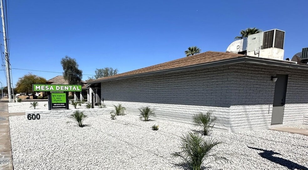 More Photos Of 600 E University Dr, Mesa Medical For Lease