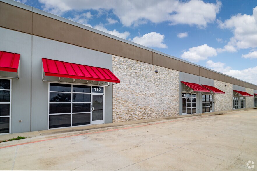 More Photos Of 1740 Universal City Blvd, Universal City Unknown For Lease