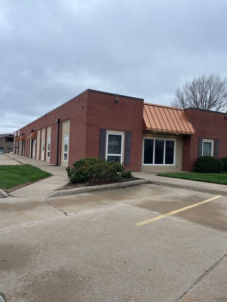 More Photos Of 1201 W College St, Liberty Office For Lease