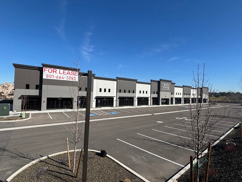 More Photos Of 2200 E Chisholm Dr, Nampa Showroom For Lease