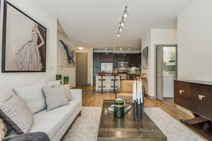 More Photos Of 403 E Koenig Ln, Austin Apartments For Lease
