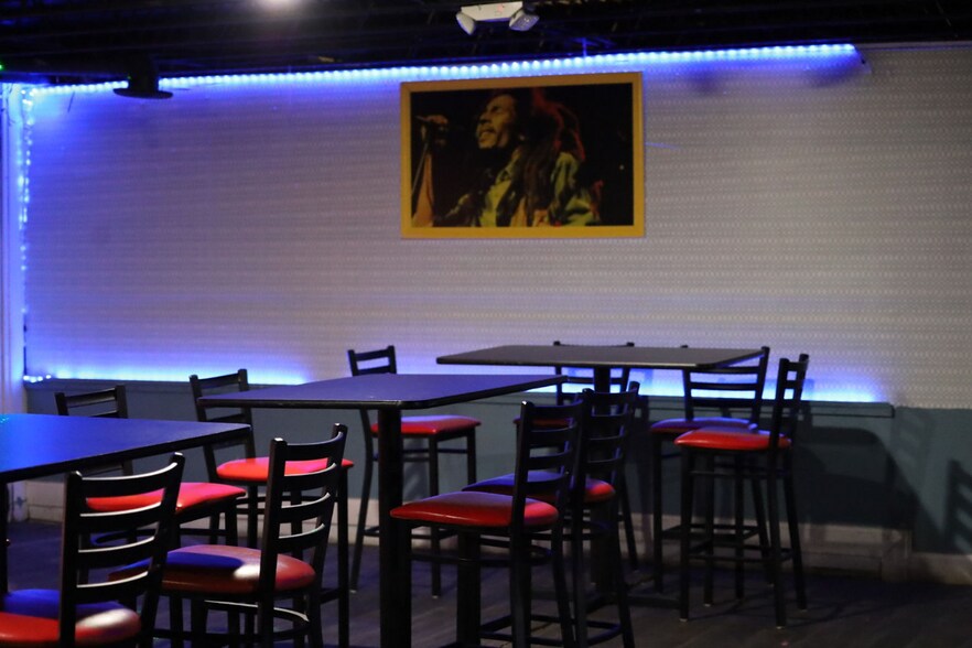 More Photos Of 883 North Ave, Battle Creek Restaurant For Sale