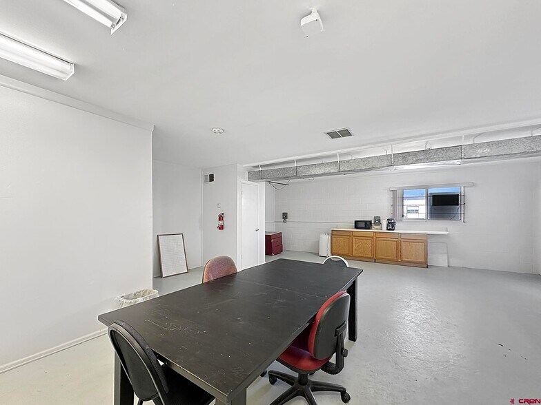 More Photos Of 685 Industrial Blvd, Delta Warehouse For Lease