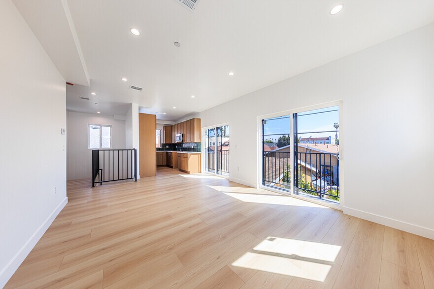More Photos Of 2424 S West View St, Los Angeles Apartments For Sale