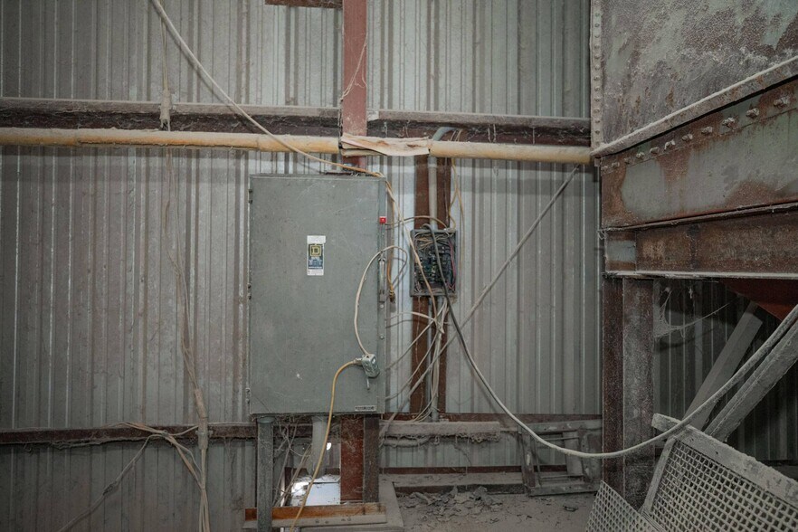 More Photos Of 9705 SE 1300th Rd, Humansville Industrial For Sale