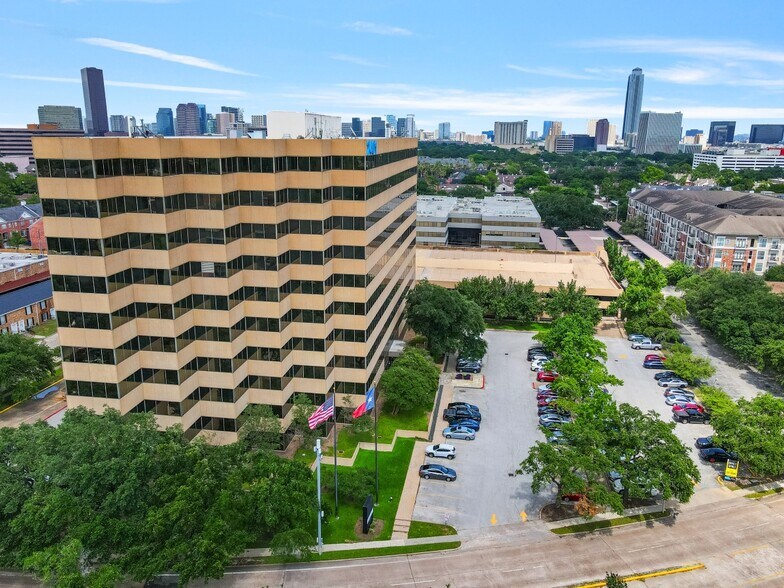 More Photos Of 2401 Fountain View Dr, Houston Office For Sale