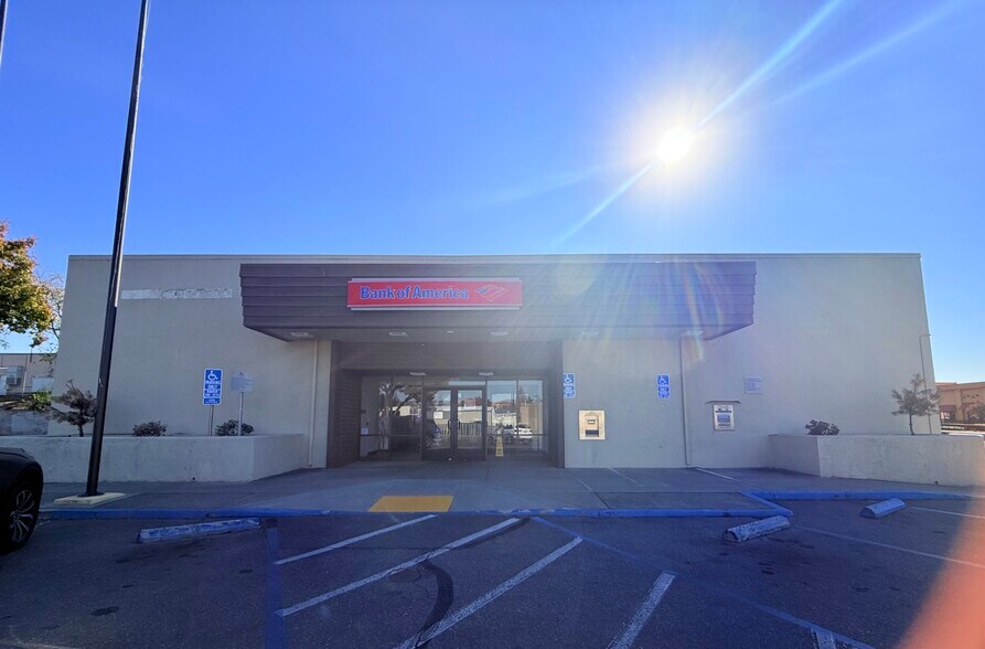 More Photos Of 1820 Oro Dam Blvd E, Oroville Bank For Lease