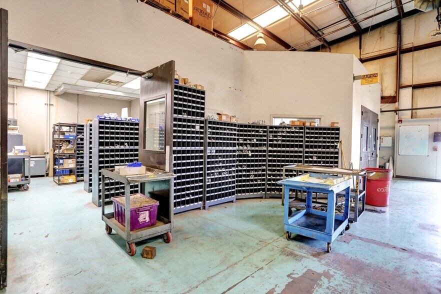 More Photos Of 3325 Millbranch Rd, Memphis Warehouse For Sale