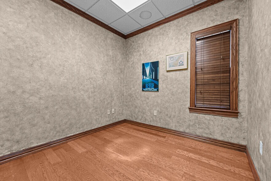 More Photos Of 1115 Kinwest Pky, Irving Medical For Lease