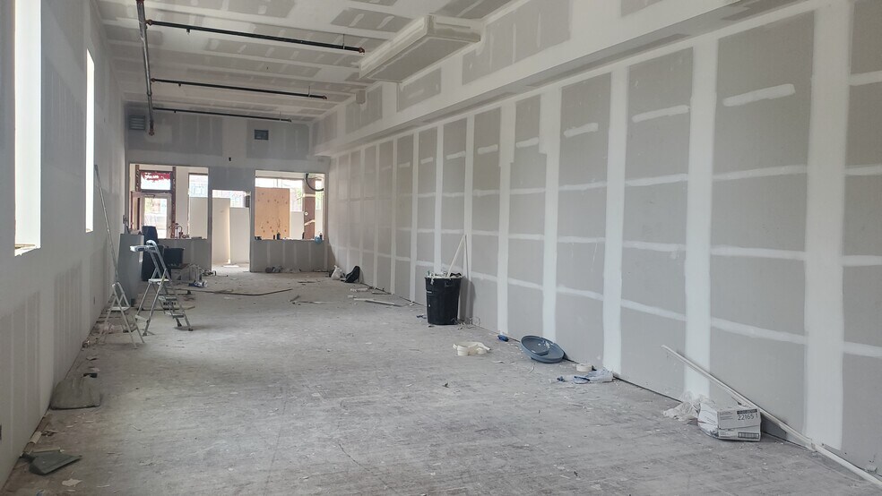 More Photos Of 842 Rice St, Saint Paul Storefront Retail Residential For Lease