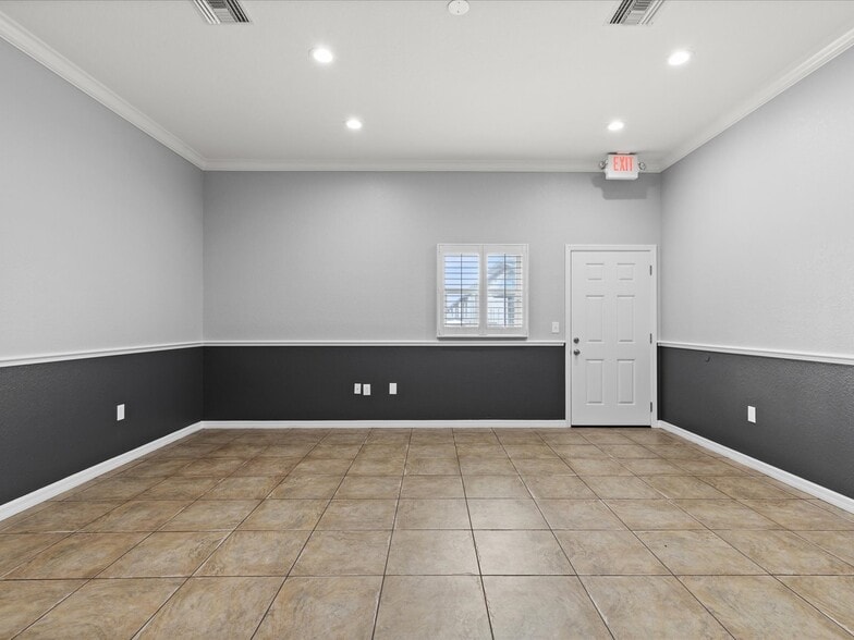 More Photos Of 6129 Siesta Ln, Port Richey Warehouse For Lease