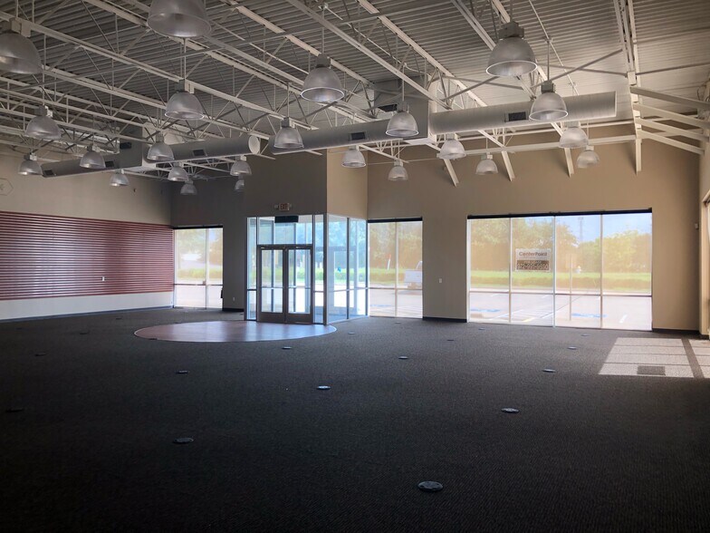 More Photos Of 18775 Lyndon B Johnson Fwy, Mesquite Freestanding For Lease