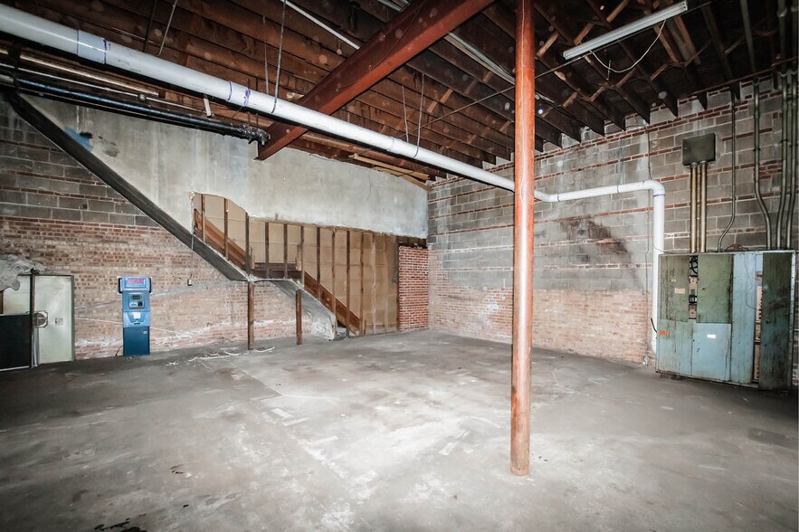 More Photos Of 2821-2823 N Milwaukee Ave, Chicago Storefront For Sale