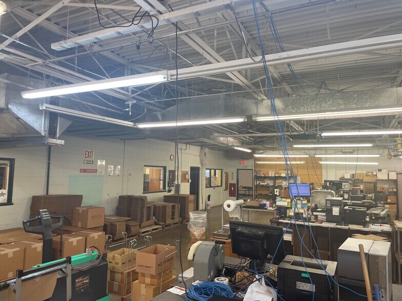 More Photos Of 1905 W Jefferson St, Springfield Warehouse For Sale