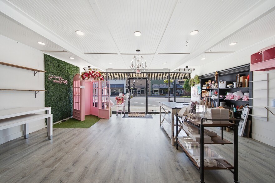More Photos Of 122 N Main St, Sand Springs Storefront For Sale