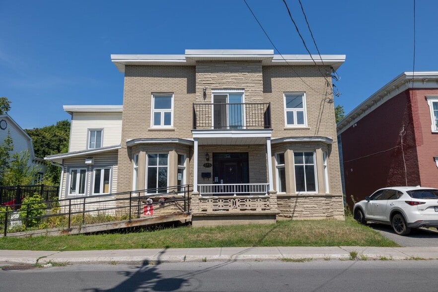 Primary Photo Of 575 Rue Saint-Louis, Terrebonne Healthcare For Sale