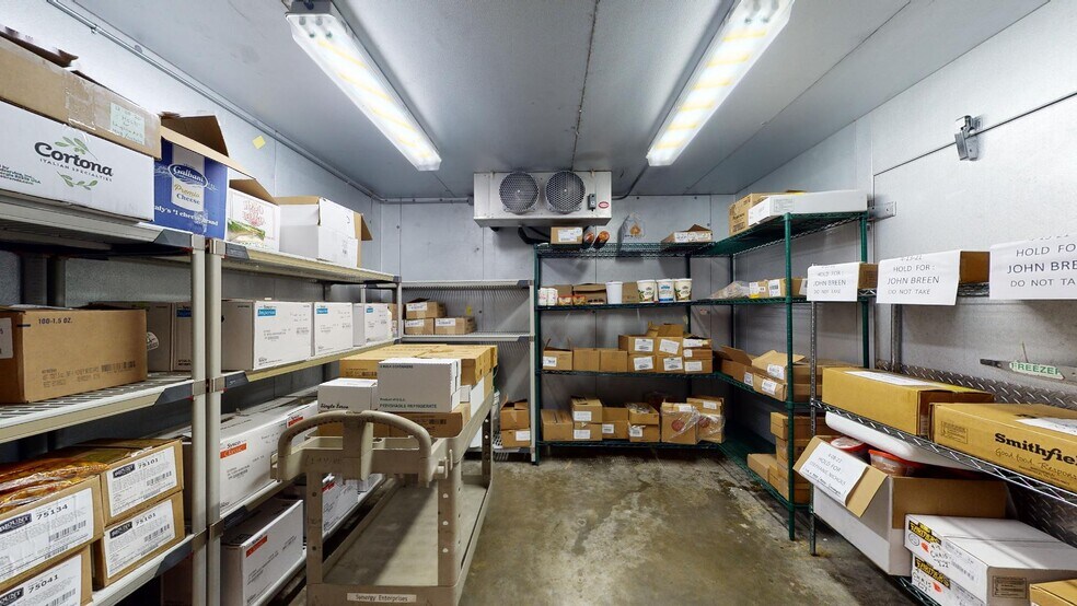 More Photos Of 3827 Promontory Point Dr, Austin Showroom For Sale