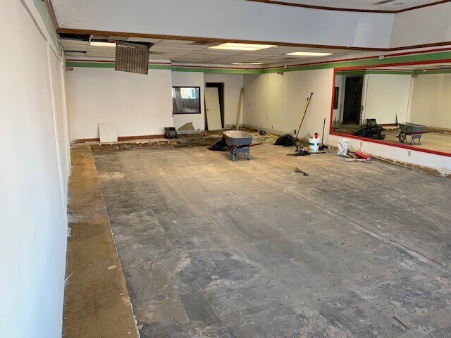 More Photos Of 2706 Samuell Blvd, Dallas Storefront For Lease