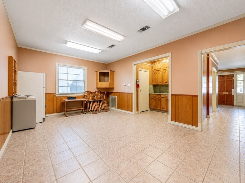 More Photos Of 321 S Main St, Marksville Office For Sale
