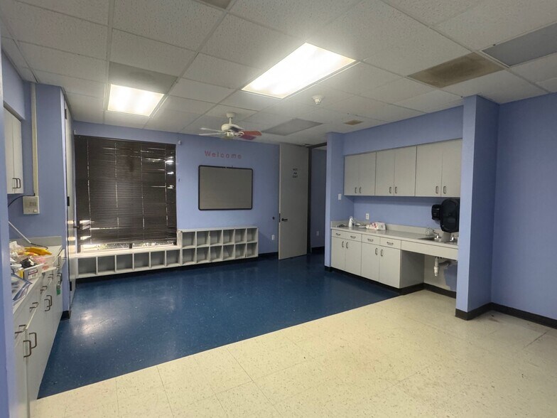 More Photos Of 3710 Highway 6 S, Houston Schools For Sale