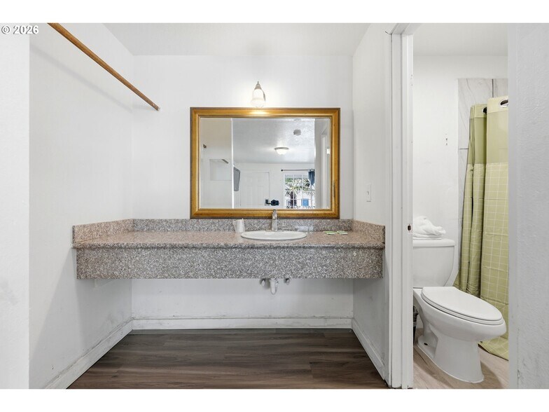 More Photos Of 11324 NE Sandy Blvd, Portland Hotel For Sale