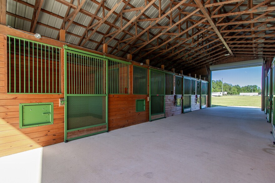 More Photos Of 20221 SW 5th Pl, Dunnellon Specialty For Sale