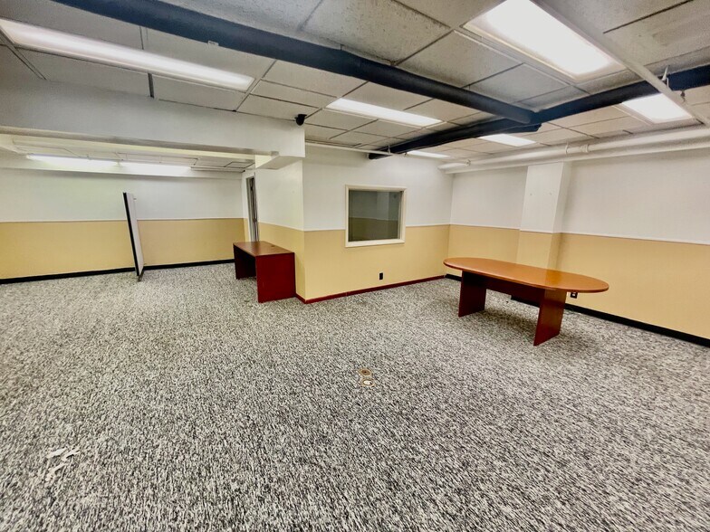 More Photos Of 4180 W Broadway Ave, Robbinsdale Storefront Retail Office For Lease