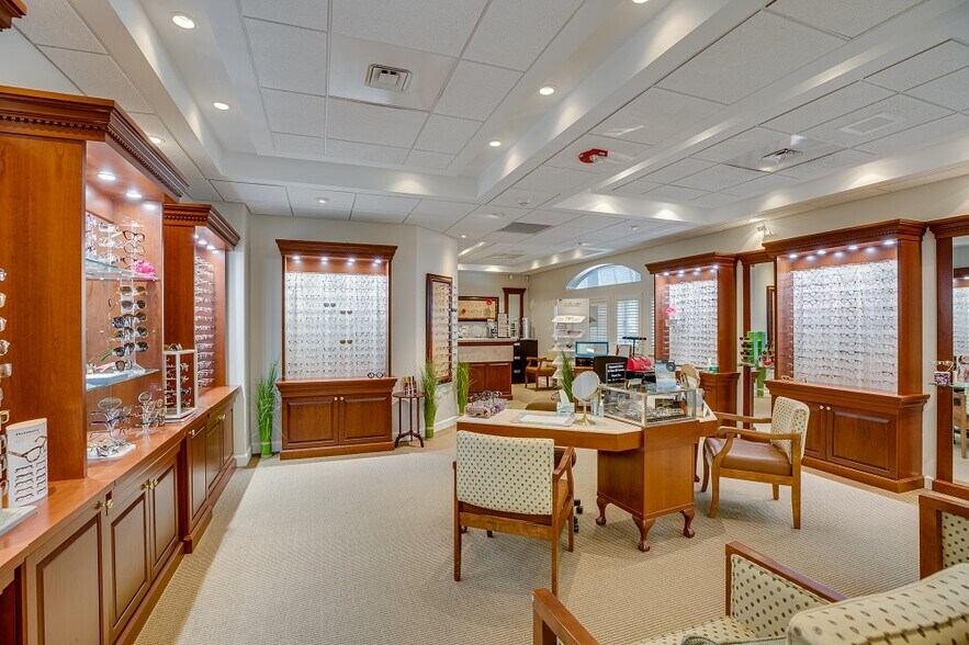 More Photos Of 2750 Indian River Blvd, Vero Beach Medical For Lease